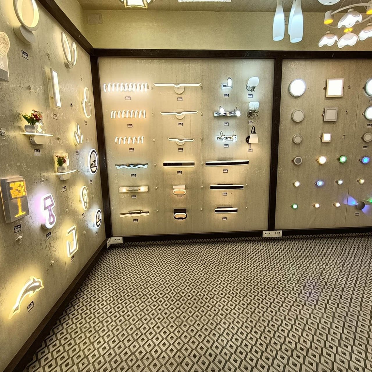 Glazed Vitrified Tiles